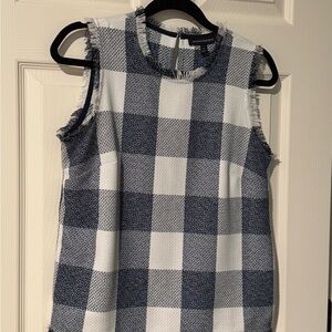 NWOT Banana Republic Petite Navy and White Sleeveless Textured Top